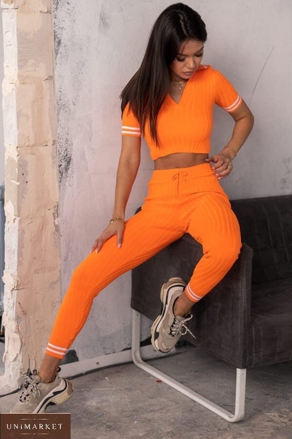 Заказать женский вязаный костюм оранжевого цвета с топом с коротким рукавом на распродаже
