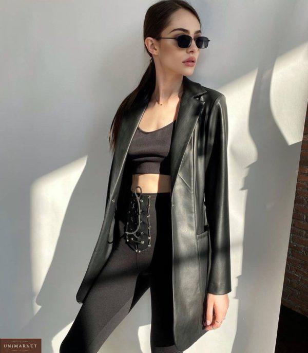Купить онлайн черный пиджак из эко кожи с поясом для женщин