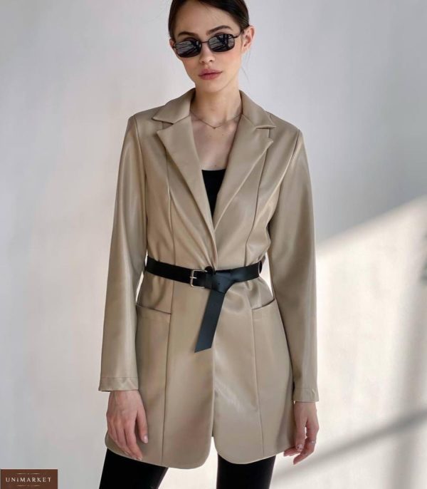 Купить бежевого цвета женский пиджак из эко кожи с поясом в интернете