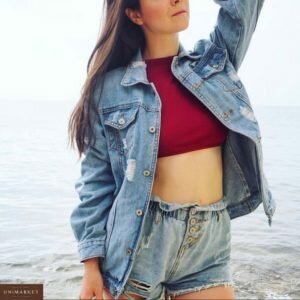 Купить онлайн куртку для женщин из голубого джинса с царапками