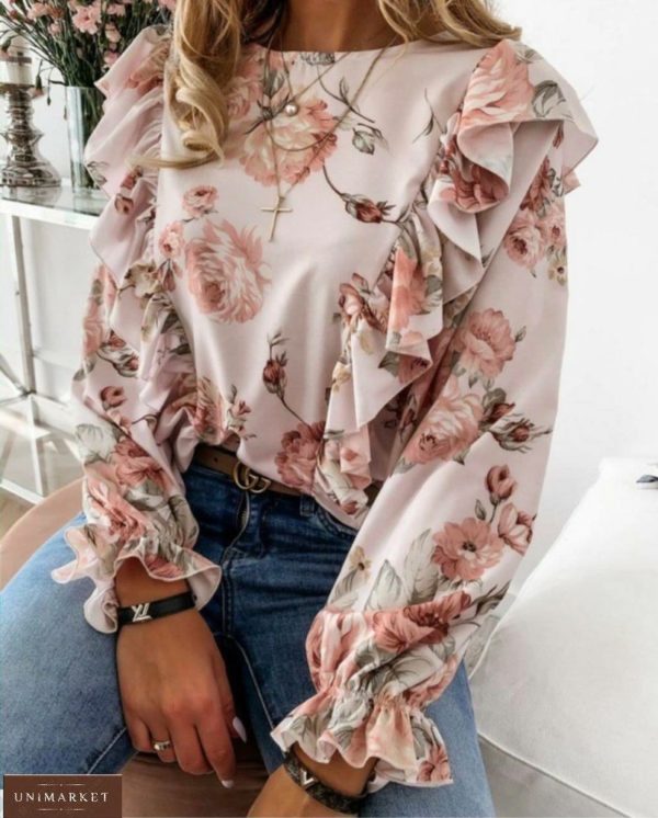 Заказать женскую цветочную блузу по скидке с рюшами цвета пудра из шифона