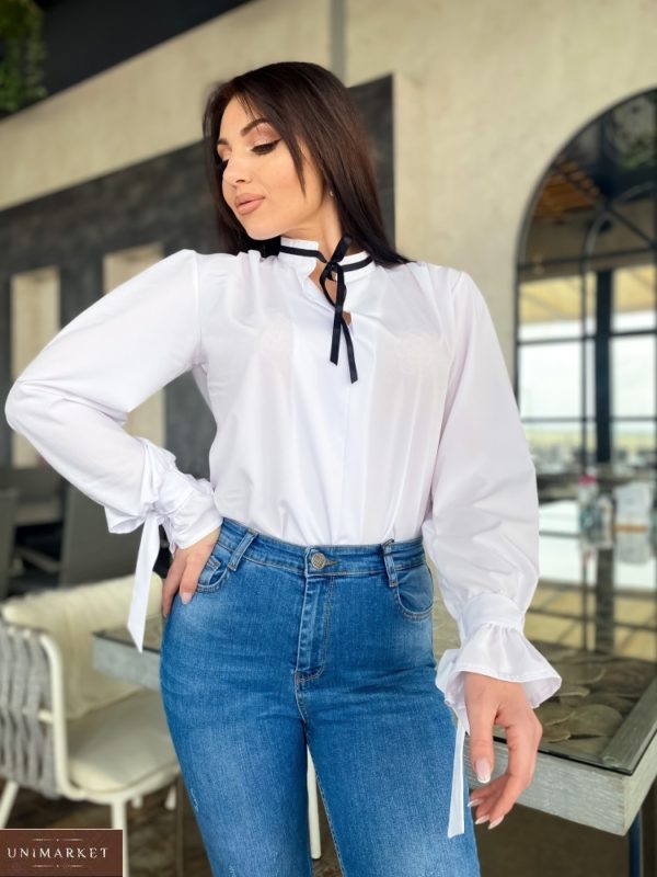 Заказать белую блузу с контрастной завязкой для женщин на шее (размер 42-56) недорого