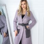 Купить пудра пальто для женщин с контрастными карманами и поясом (размер 42-56) онлайн