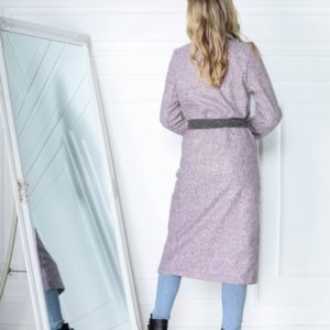 Придбати за низькими цінами жіноче пальто з контрастними кишенями і поясом кольору пудра (розмір 42-56)