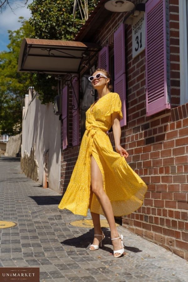 Замовити недорого літнє плаття жовтого кольору на запах з рюшами (розмір 42-48) для жінок