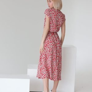 Замовити недорого червону квіткову сукню на запах з штапеля (розмір 42-48) для жінок
