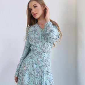 Купить по скидке женское цветочное платье из натурального штапеля (размер 42-48) голубого цвета