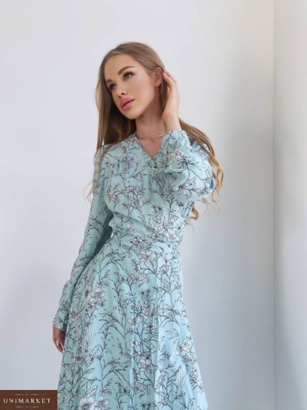 Купить по скидке женское цветочное платье из натурального штапеля (размер 42-48) голубого цвета