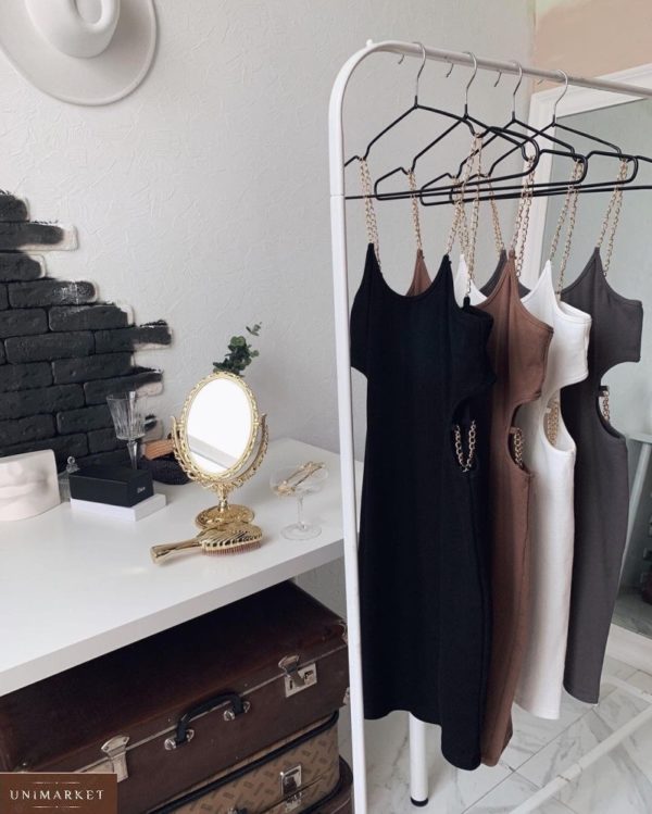 Заказать онлайн обтягивающее трикотажное для женщин платье на цепочках черного, серого, мокко, белого цветов