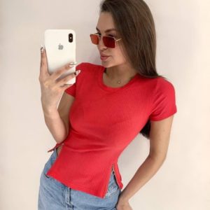 Замовити на літо жіночу футболку-топ зі змійками червоного кольору в Україні