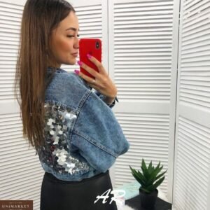 Заказать по скидке женскую короткую джинсовую куртку с пайетками голубую