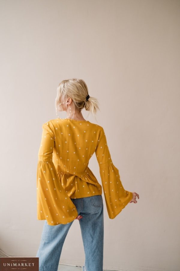 Заказать онлайн желтого цвета блузу с рукавами-колокольчиками в горошек (размер 42-48) для женщин