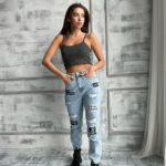 Купить женские онлайн джинсы с нашивками голубые