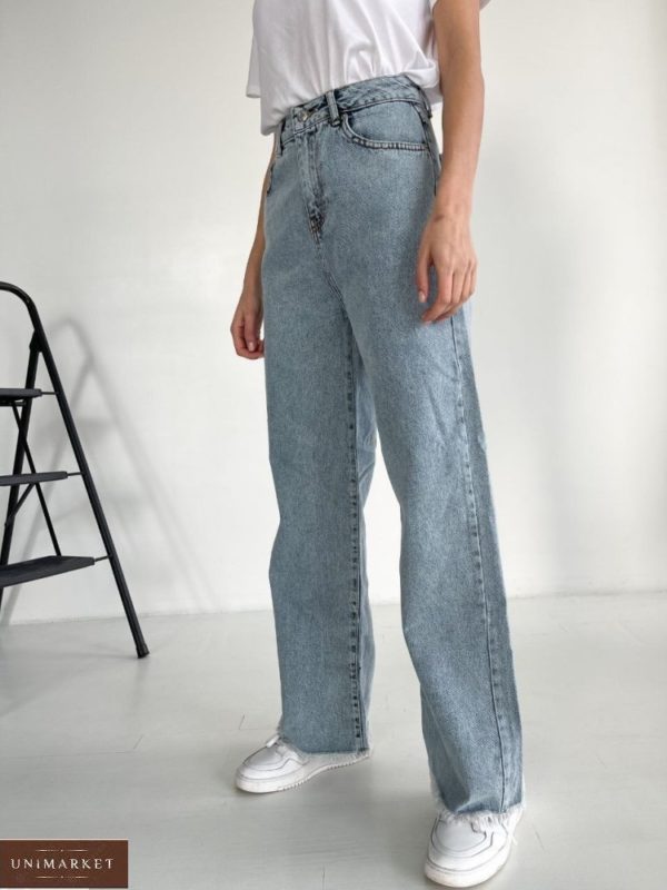 Купити недорого блакитні вільні джинси з необробленим краєм для жінок
