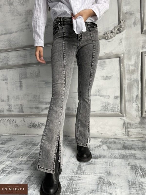 Придбати сірі жіночі джинси кльош для жінок з розрізами