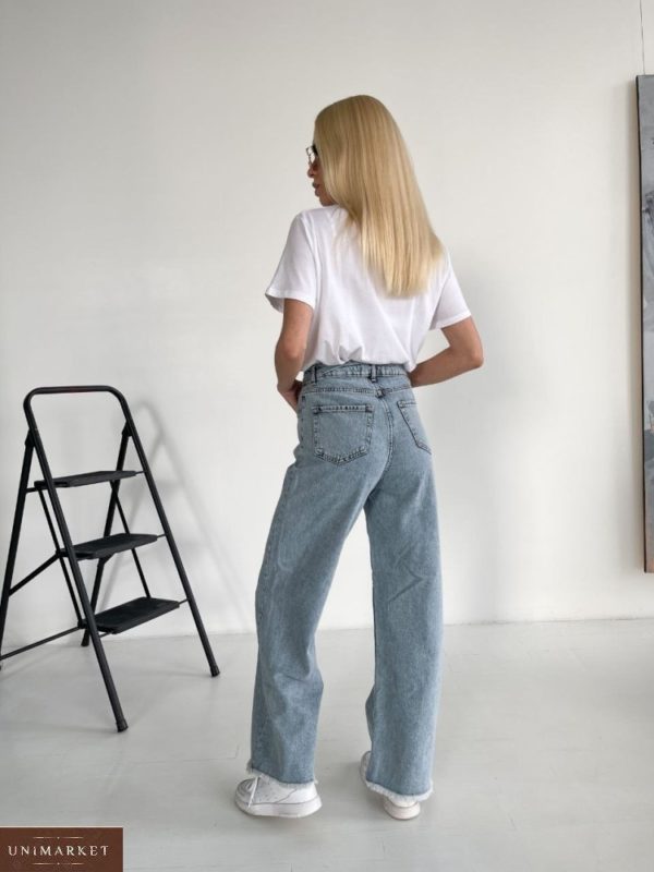 Купити в інтернеті жіночі вільні джинси з необробленим краєм блакитного кольору