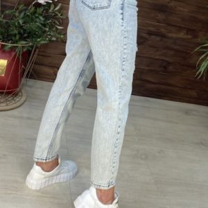 Замовити для жінок онлайн джинси Мом з дірками блакитного кольору