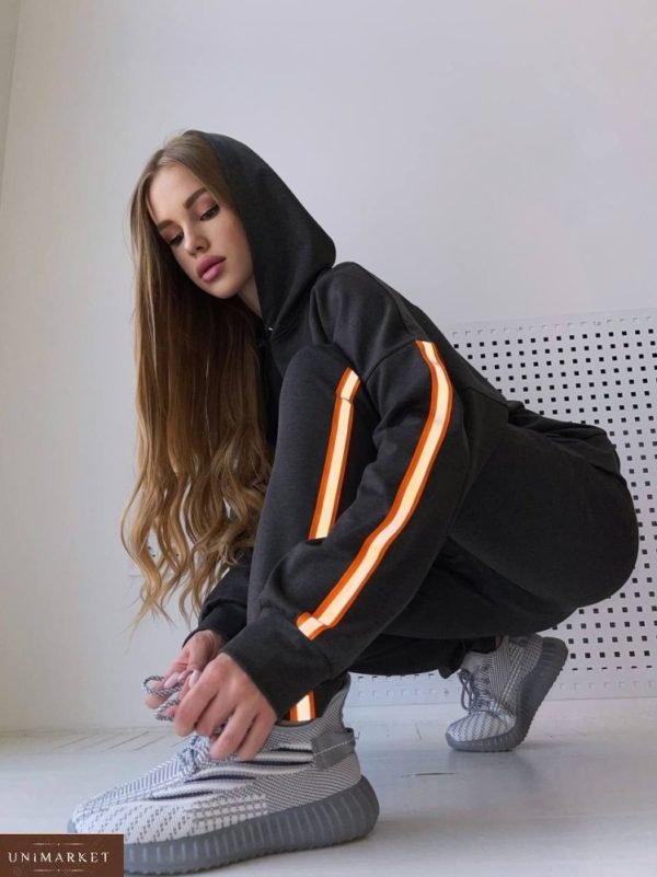 Замовити сірого кольору жіночий спортивний костюм з рефлекторними стрічками в Україні