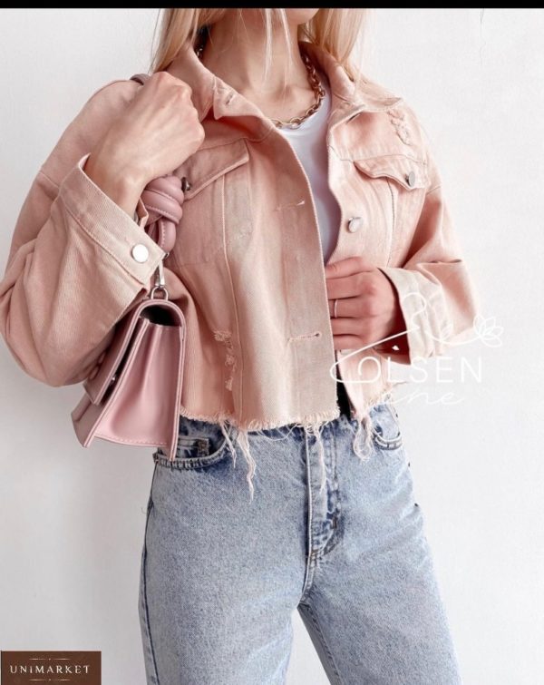 Заказать онлайн женскую короткую цветную куртку из джинса цвета пудра