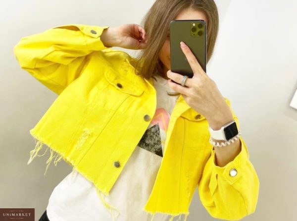 Купить желтую женскую короткую цветную куртку из джинса выгодно