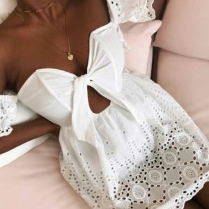 Приобрести онлайн летнее платье из прошвы белого цвета с открытыми плечами для женщин