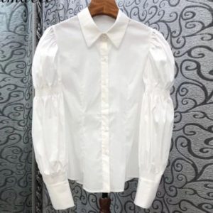 Замовити по знижці жіночу білу сорочку з довгими рукавами-колокольчікамірубашку з довгими рукавами-дзвіночками