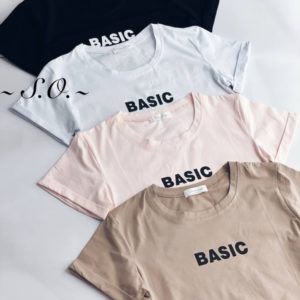Замовити онлайн чорну, пудра, мокко, білу футболку Basic для жінок