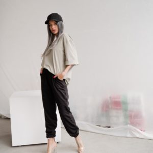 Купити в інтернеті жіночі однотонні штани з Двунитки (розмір 42-48) чорного кольору