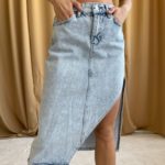 Купити блакитну джинсову спідницю міді з асиметрією в інтернеті для жінок