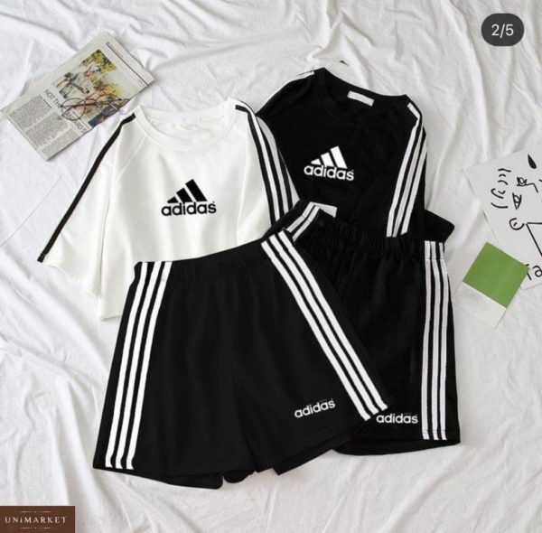 Купить черно-белый женский летний костюм Adidas с шортами в интернете