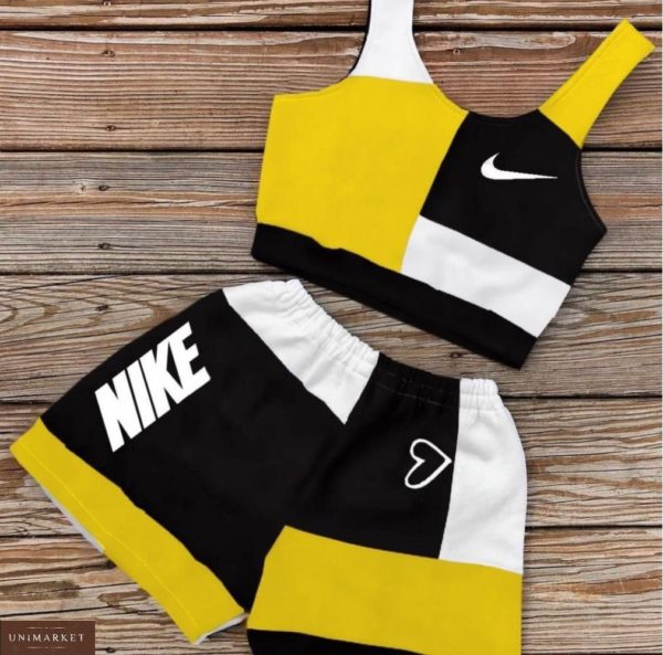 Заказать онлайн женский летний спортивный костюм: топ + шорты желтого цвета