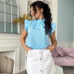 Купити блакитну жіночу блузу з рюшами на рукавах і комірі (розмір 42-56) в інтернеті