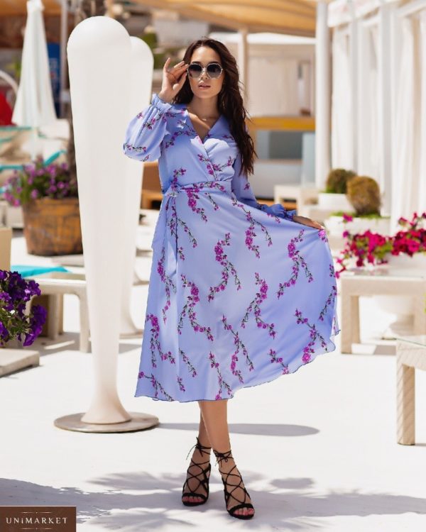 Купить онлайн лиловое женское платье миди с длинным рукавом на запах (размер 42-54)