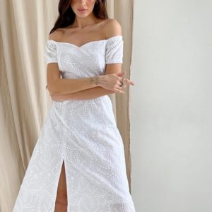 Заказать онлайн белое платье из прошвы со шнуровкой (размер 42-52) для женщин