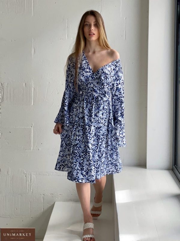Заказать онлайн голубое льняное платье на запах с принтом для женщин