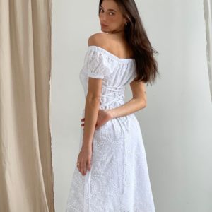 Купить в интернете белое женское платье из прошвы со шнуровкой (размер 42-52)