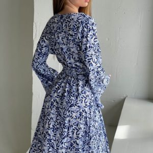 Приобрести льняное платье на лето голубое на запах с принтом для женщин