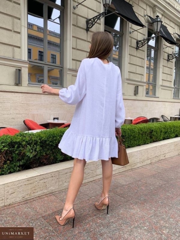 Купить белое женское свободное платье из муслина на лето в Украине