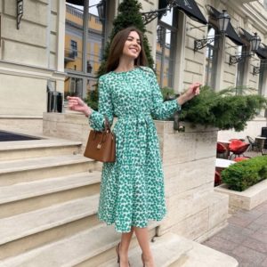 Купить зеленое женское платье миди с принтом дешево
