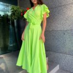 Заказать салатовое яркое платье с крылышками на рукавах для женщин онлайн
