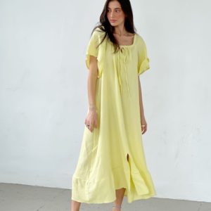 Купити зі знижкою жіноче літнє вільне плаття з відкритими плечима жовтого кольору