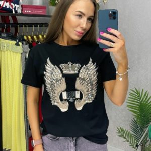 Купить онлайн черную футболку с принтом крылья для женщин