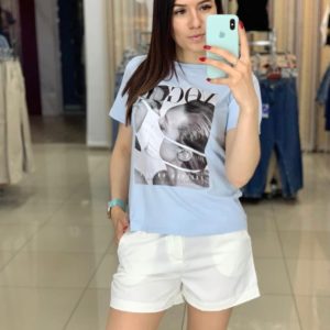 Придбати блакитну жіночу футболку з сучасним принтом в Україні
