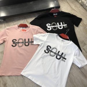 Замовити онлайн пудра, чорну, білу футболку Soul з камінням для жінок