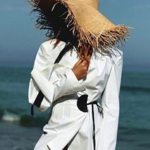Заказать бежевую женскую соломенную плетёную шляпу онлайн