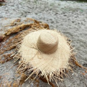 Купить выгодно женскую соломенную плетёную шляпу бежевую