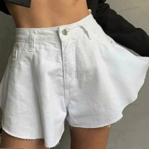 Купить недорого белые джинсовые шорты клеш с необработанным краем для женщин