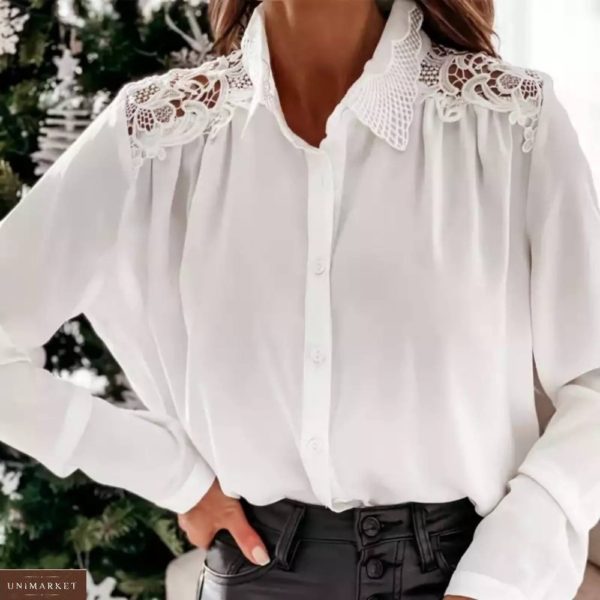 Замовити вигідно білу блузку з мереживом на плечах для жінок