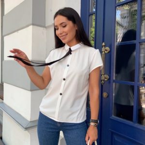 Придбати білу жіночу блузку з коротким рукавом з краваткою (розмір 42-48) онлайн