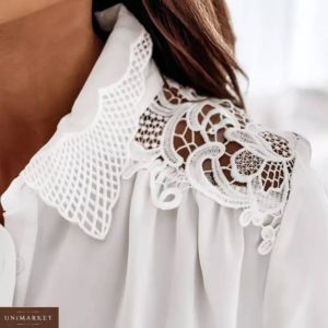 Купить по скидке белую блузку с кружевом на плечах для женщин